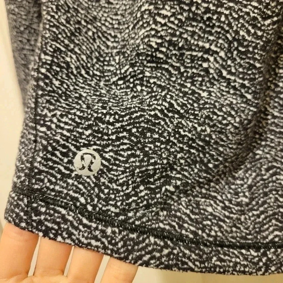 Lululemon Top Outrun 1/2 Zip Running Luon Ripple Jacquard Black White - Picture 6 of 6